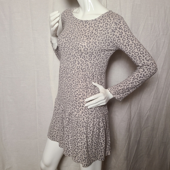 Old Navy Girl's Cozy Grey Leopard Animal Print Plush-Knit Tiered Dress - Picture 3 of 15